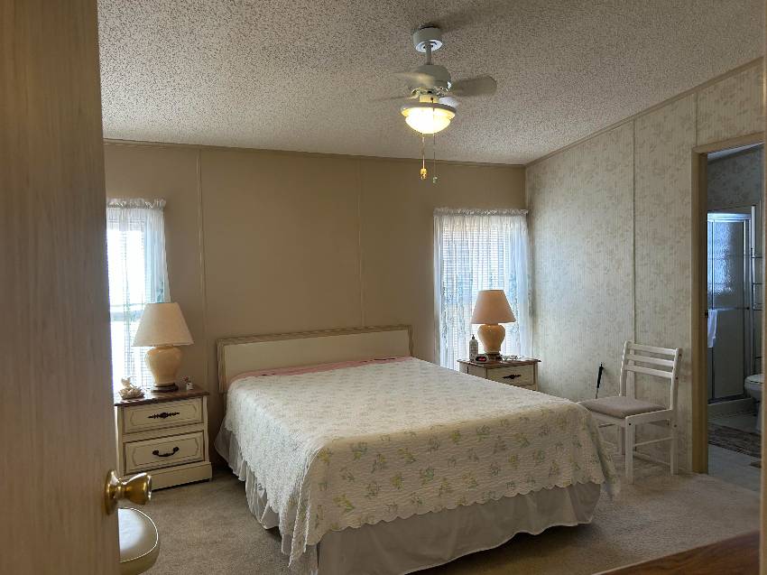 86 Larkspur Ave a Palmetto, FL Mobile or Manufactured Home for Sale