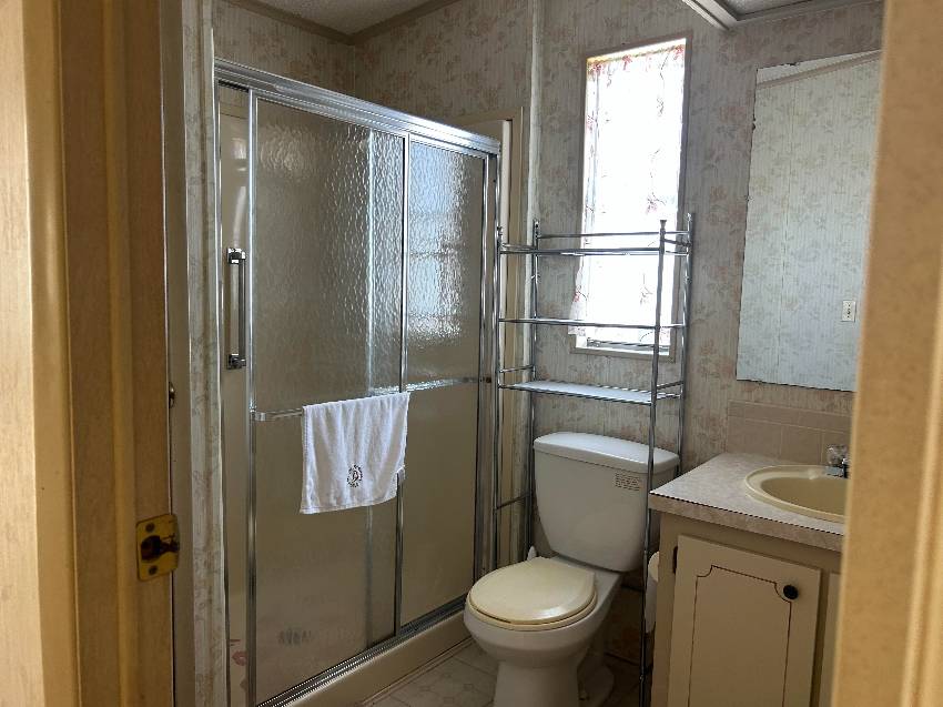 86 Larkspur Ave a Palmetto, FL Mobile or Manufactured Home for Sale