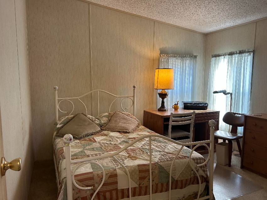 86 Larkspur Ave a Palmetto, FL Mobile or Manufactured Home for Sale