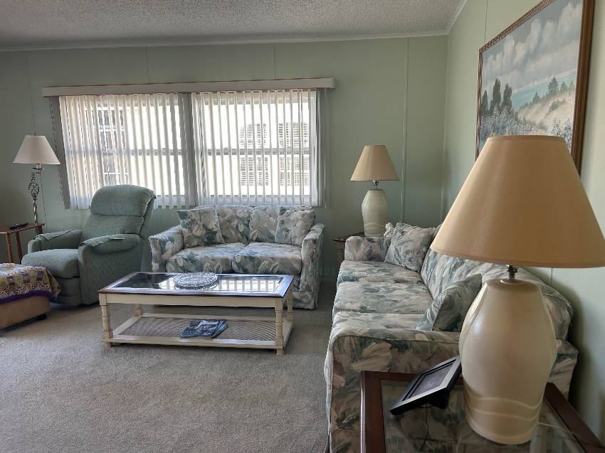 86 Larkspur Ave a Palmetto, FL Mobile or Manufactured Home for Sale