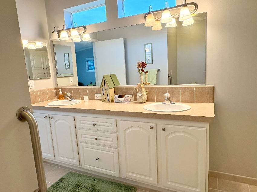 968 Bonaire a Venice, FL Mobile or Manufactured Home for Sale
