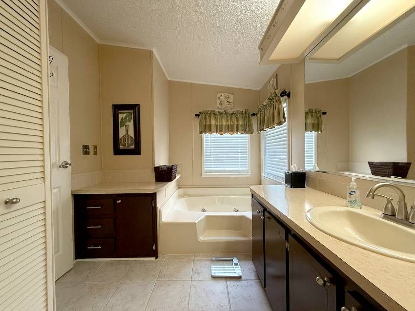 8111 Buena Vista Dr N a Ellenton, FL Mobile or Manufactured Home for Sale