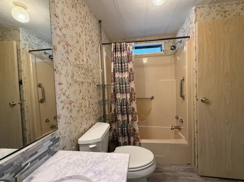 8211 Lakeshore Dr a Ellenton, FL Mobile or Manufactured Home for Sale