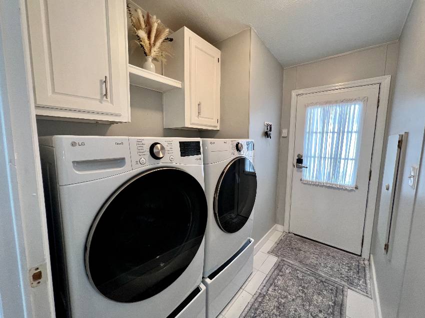 9833 Sucia Circle a Parrish, FL Mobile or Manufactured Home for Sale