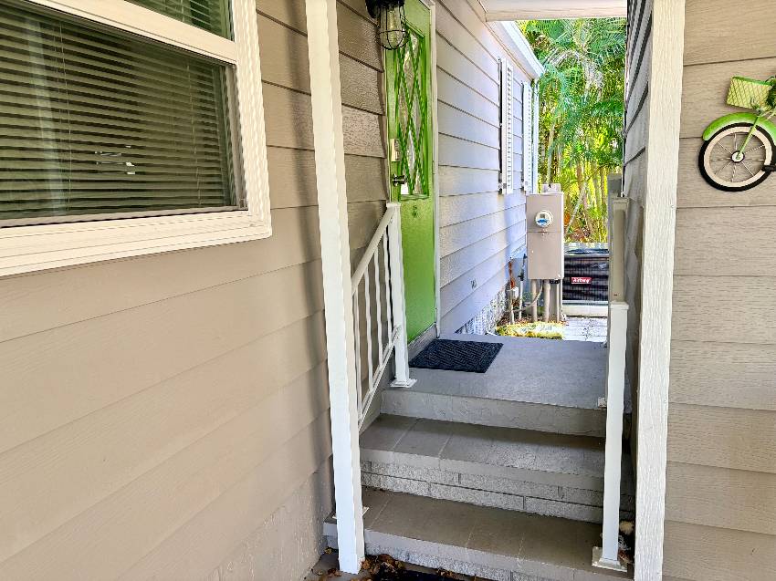 1286 S Indies Circle a Venice, FL Mobile or Manufactured Home for Sale