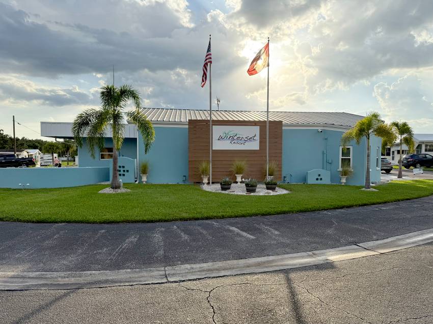Winterset RV Resort - Mobile Home Community