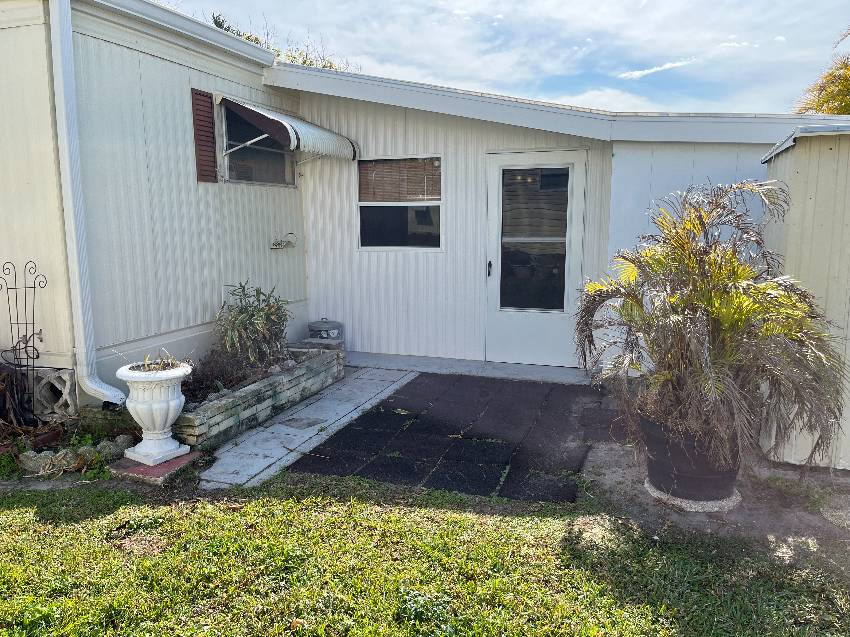 14 Imperial Ave a Palmetto, FL Mobile or Manufactured Home for Sale