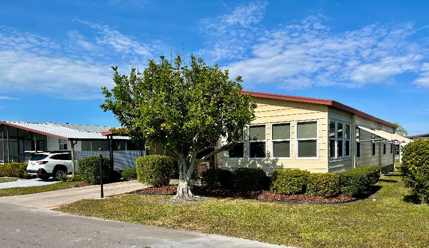 88 Larkspur a Palmetto, FL Mobile or Manufactured Home for Sale