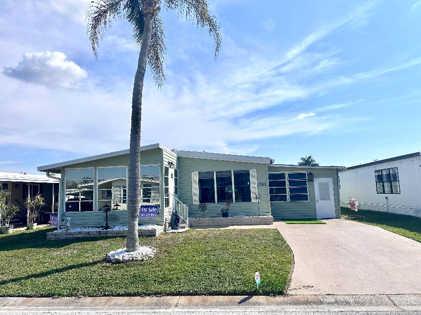 7323 Queens Way a Ellenton, FL Mobile or Manufactured Home for Sale