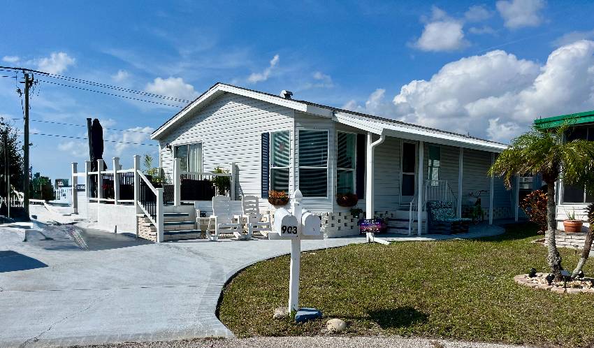 Mobile home for sale in Vencie, FL