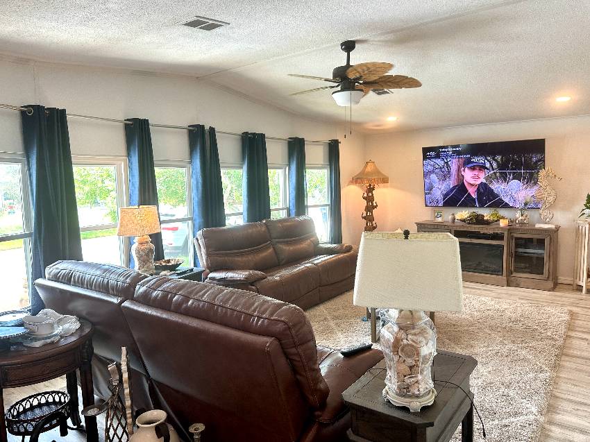 4330 Lake View Dr a Ellenton, FL Mobile or Manufactured Home for Sale