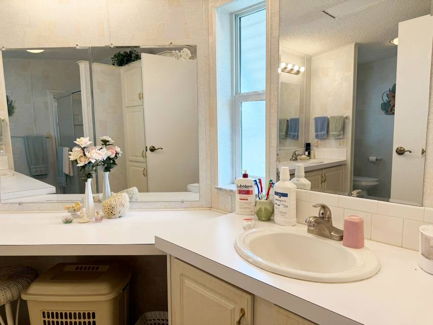 242 Gardenia Lane a Parrish, FL Mobile or Manufactured Home for Sale
