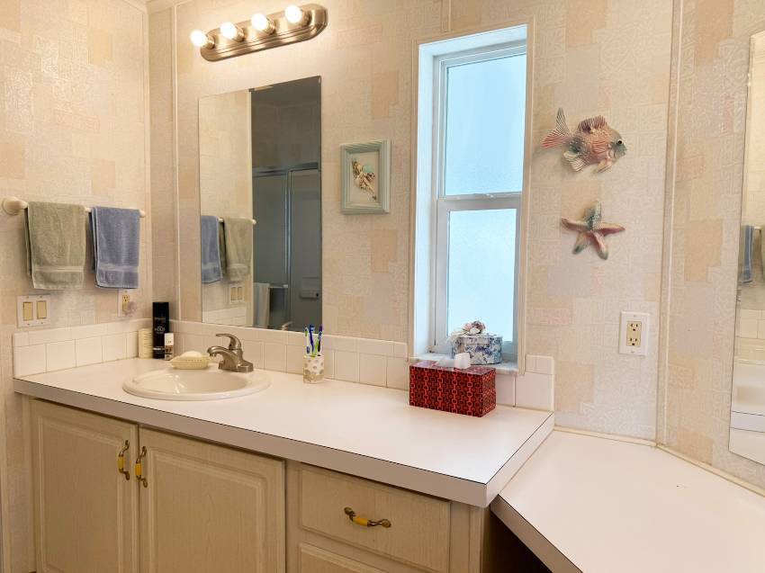 242 Gardenia Lane a Parrish, FL Mobile or Manufactured Home for Sale