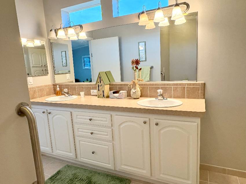 968 Bonaire E a Venice, FL Mobile or Manufactured Home for Sale