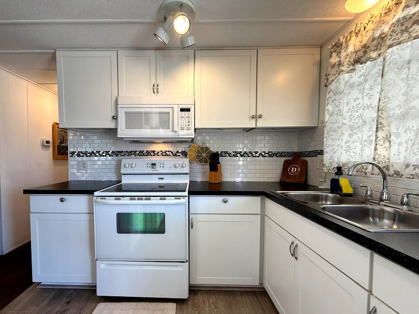 940 Siesta Dr a Ellenton, FL Mobile or Manufactured Home for Sale