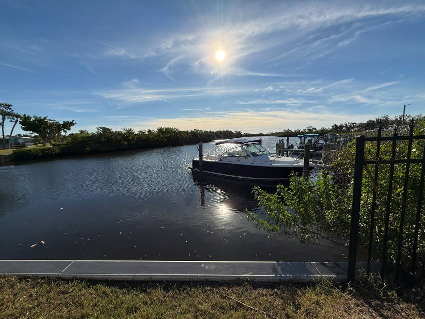 562 Bayshore Dr a Ellenton, FL Mobile or Manufactured Home for Sale