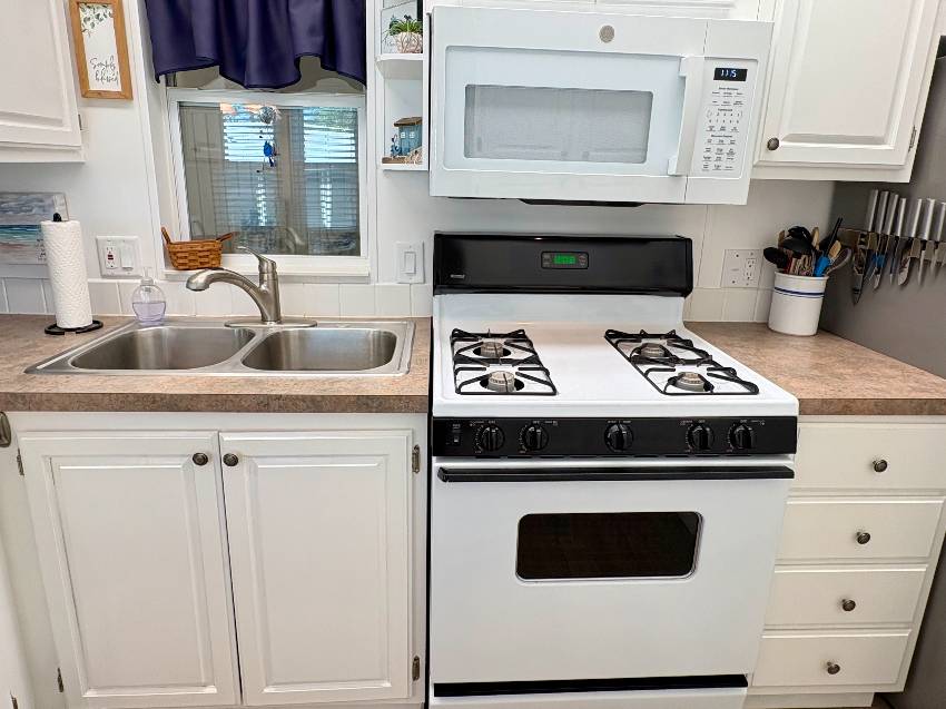 1300 N River Rd Lot R28 a Venice, FL Mobile or Manufactured Home for Sale