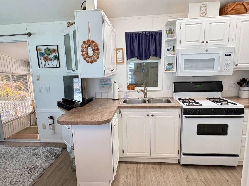 1300 N River Rd Lot R28 a Venice, FL Mobile or Manufactured Home for Sale