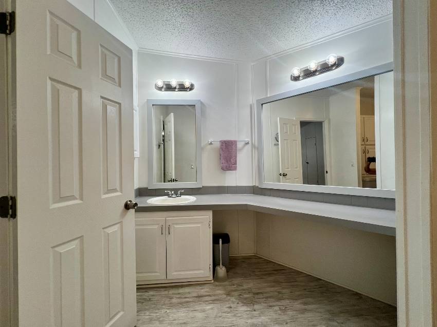 9814 Sucia Circle a Parrish, FL Mobile or Manufactured Home for Sale